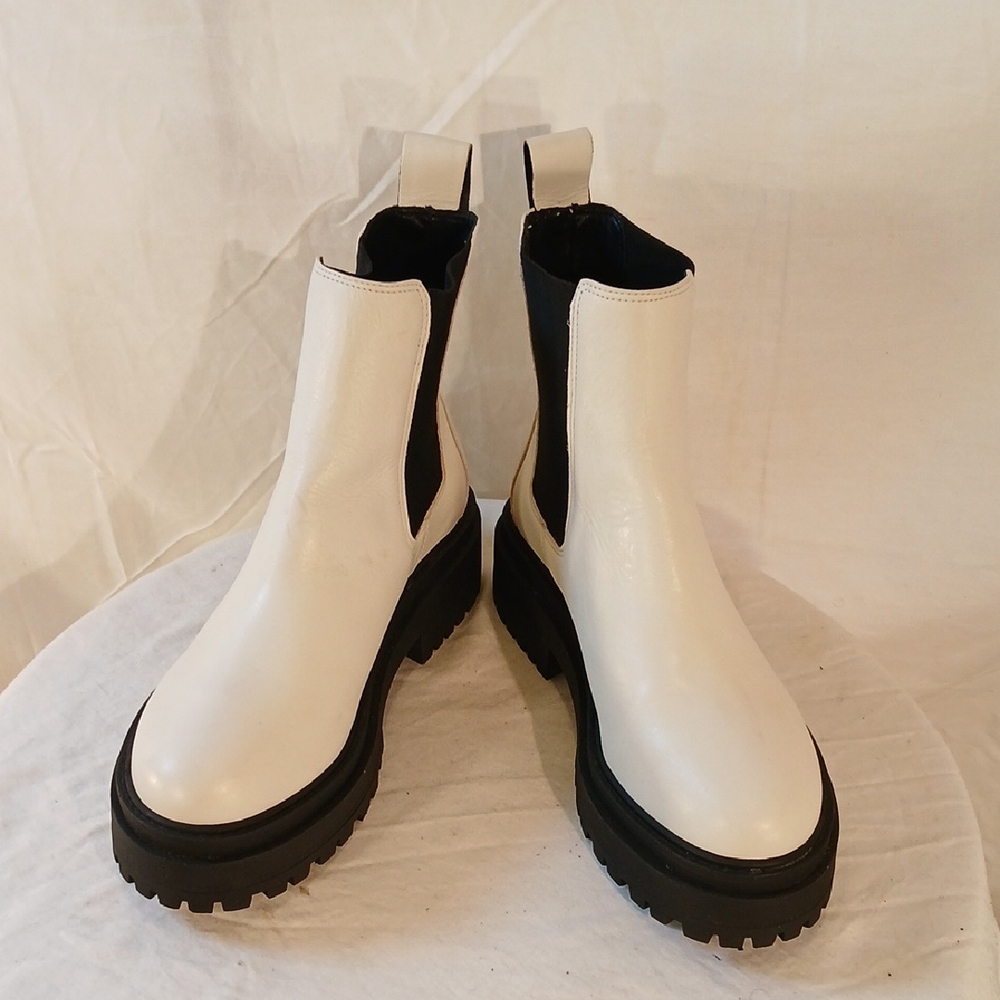NWT Saks Fifth Avenue White Leather Platform Booties